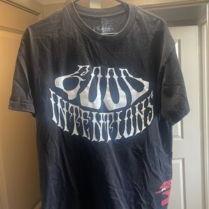 V lone “Good intentions” t shirt worn a decent amount but still in good condtion